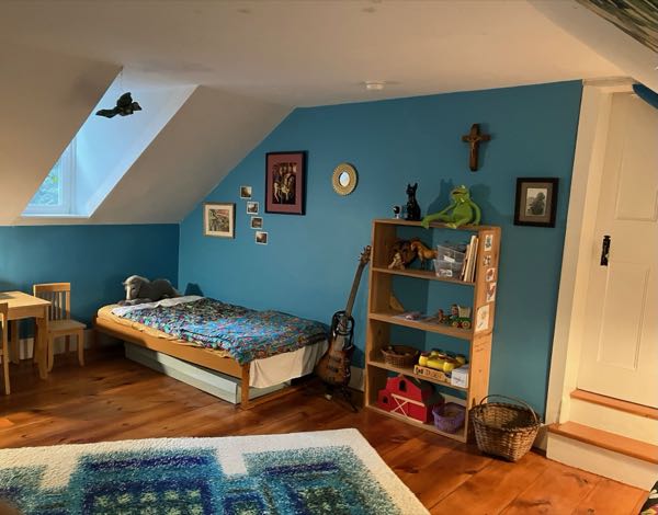 Middle Bedroom